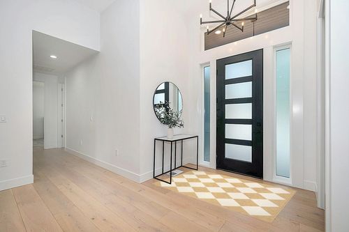 nuLOOM 4' x 6' Outdoor Performance Area Rug, Stain Resistant, Weather Resistant, High Traffic, Patio, Balcony, Outside, Tan in Modern White Entryway