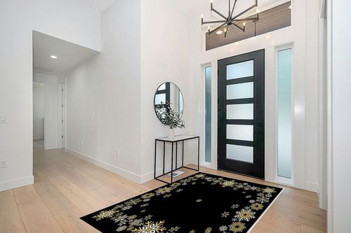 Christmas Area Rug 5 x 8, Washable Bedroom Rug Non-Slip Kitchen Rugs Non Shedding Floor Cover Mat Runner Rug for Living Room Dining Room Outdoor Carpet Winter Snowflakes Black Gold in Modern White Entryway
