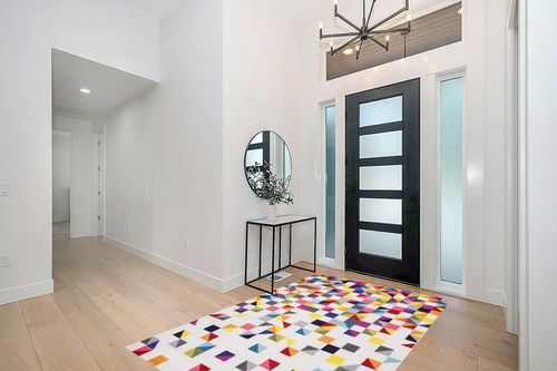 NuLOOM Takisha Triangle Area Rug, 5' x 8', Multi in Modern White Entryway
