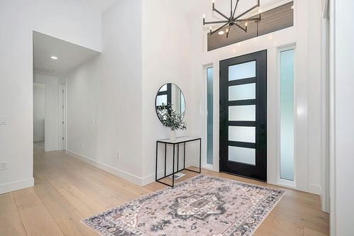 nuLOOM Sasha Machine Washable Medallion Area Rug, 5x8, Pink in Modern White Entryway