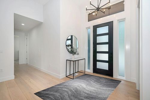 nuLOOM Julene Abstract Waves Area Rug, 5x8, Gray in Modern White Entryway