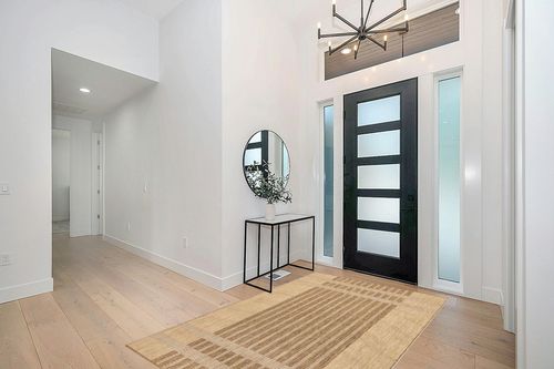nuLOOM Lila Modern Striped Indoor/Outdoor Area Rug, 5x8, Beige in Modern White Entryway