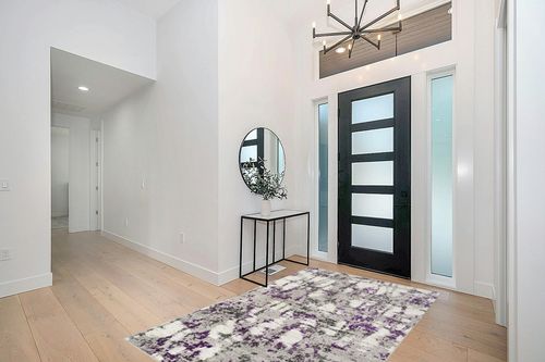 SAFAVIEH Skyler Collection Area Rug - 5'1" x 7'6", Grey & Purple, Modern Abstract Design, Non-Shedding & Easy Care, Ideal for High Traffic Areas in Living Room, Bedroom (SKY193R) in Modern White Entryway