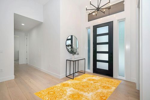 Unique Loom Sofia Collection Area Rug - Grand (5' 3" x 8' Rectangle, Yellow/ Ivory) in Modern White Entryway