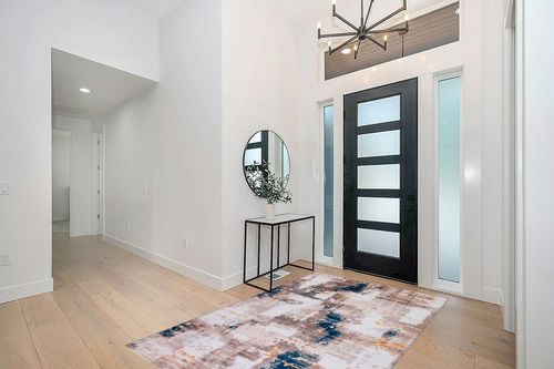 5x7 Abstract Area Rug in Blue & Beige - Indoor Accent Rugs for Living Room, Entryway, Bedroom, Modern Throw Rug, Non-Slip & Machine Washable, Colorful Bedside & Entryway Rugs with Unique Print Design in Modern White Entryway