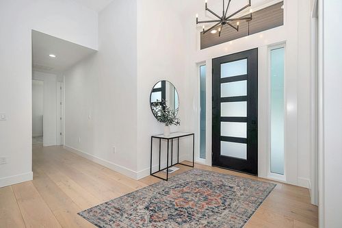 Bloom Rugs Traditional Blue Multicolor Area Rug - Vintage Boho 5x7 Rug for Living Room, Bedroom and Kitchen (5'3" x 7'6") in Modern White Entryway
