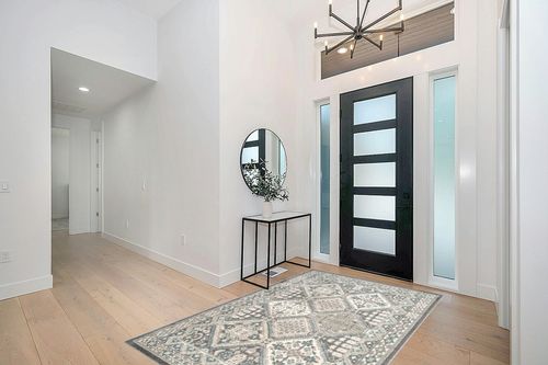 nuLOOM Becca Traditional Tiled Area Rug, 5x8, Charcoal in Modern White Entryway