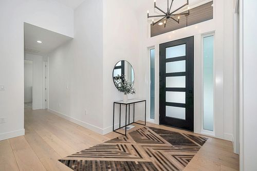 nuLOOM Elaine Handmade Leather Cowhide Geometric Area Rug, 5x8, Grey in Modern White Entryway