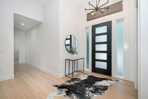 Luxe Faux Cowhide Rug for Rustic and Western Decor | Low Pile Faux Fur Rug with Salt/Pepper Black + White Cow Print | Cruelty-Free Fade Resistant Living Room Rugs | 5-1/4 x 7-1/2 ft in Modern White Entryway