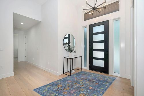 SAFAVIEH Valencia Collection Area Rug - 5' x 8', Blue & Multi, Boho Chic Distressed Design, Non-Shedding & Easy Care, Ideal for High Traffic Areas in Living Room, Bedroom (VAL108M) in Modern White Entryway