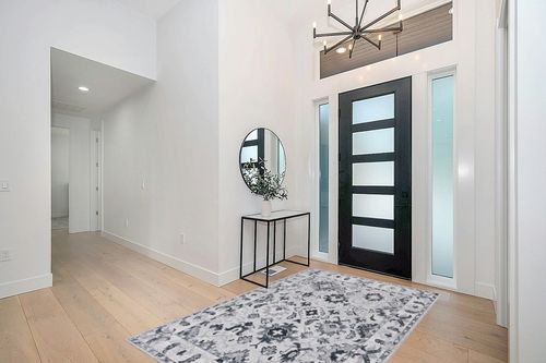 Safavieh Odyssey Collection Area Rug - 5'3" x 7'6", Grey & Black, Vintage Oriental Design, Non-Shedding & Easy Care, Ideal for High Traffic Areas in Living Room, Bedroom (ODY850F) in Modern White Entryway