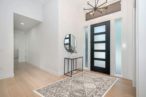 nuLOOM Becca Traditional Tiled Area Rug, 5x8, Beige in Modern White Entryway
