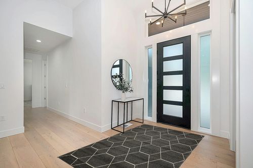 Unique Loom Trellis Frieze Collection Area Rug - Geometric (5' 1" x 8', Dark Gray/ Ivory) in Modern White Entryway