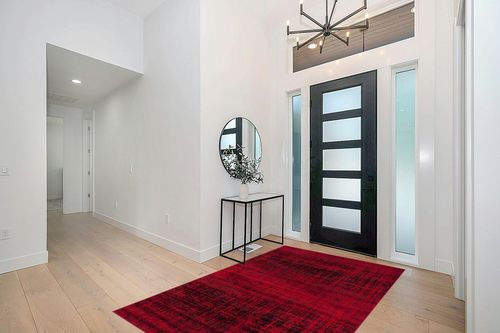 SAFAVIEH Adirondack Collection Area Rug - 5'1" x 7'6", Red & Black, Modern Abstract Design, Non-Shedding & Easy Care, Ideal for High Traffic Areas in Living Room, Bedroom (ADR116F) in Modern White Entryway