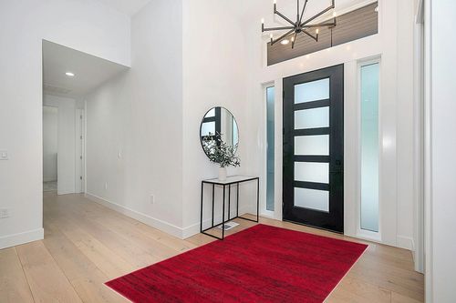 SAFAVIEH Adirondack Collection Area Rug - 5'1" x 7'6", Red & Black, Modern Abstract Design, Non-Shedding & Easy Care, Ideal for High Traffic Areas in Living Room, Bedroom (ADR117F) in Modern White Entryway