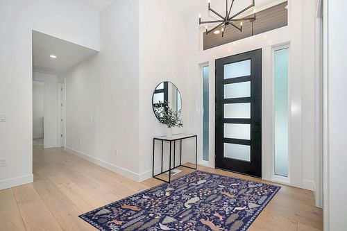 Loloi Rifle Paper Co. x Menagerie Navy 5'-0" x 7'-6" Area Rug in Modern White Entryway