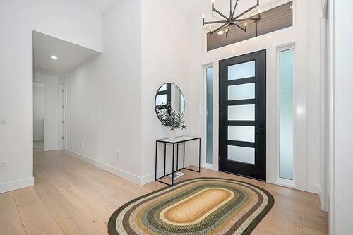 SAFAVIEH Braided Collection Area Rug - 5' x 8' Oval, Multi, Handmade Country Cottage Reversible, Ideal for High Traffic Areas in Living Room, Bedroom (BRD308A) in Modern White Entryway