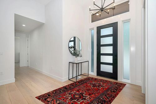 SAFAVIEH Vintage Hamadan Collection Area Rug - 5'3" x 7'6", Red & Multi, Oriental Traditional Persian Design, Non-Shedding & Easy Care, Ideal for High Traffic Areas in Living Room, Bedroom (VTH211A) in Modern White Entryway