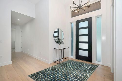 Loloi Rifle Paper Co. x Eden Lattice Indigo 5'-0" x 7'-6" Area Rug in Modern White Entryway