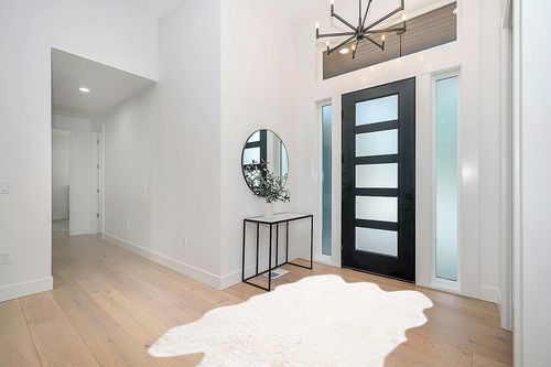 SAFAVIEH Sheep Skin Collection Area Rug - 5' x 8', Natural & White, Handmade Rustic Glam Genuine Pelt, 3.4-inch Thick Ideal for High Traffic Areas in Living Room, Bedroom (SHS211A) in Modern White Entryway