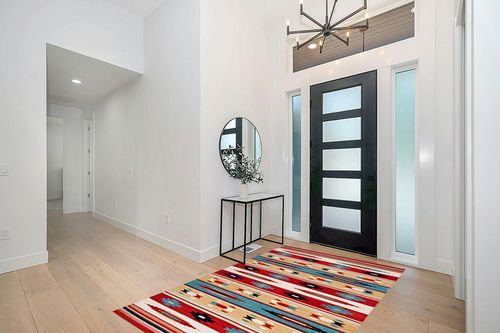 Safavieh Kilim Collection Area Rug - 5' x 8', Beige & Red, Handmade Flat Weave Wool, Ideal for High Traffic Areas in Living Room, Bedroom (KLM712A) in Modern White Entryway