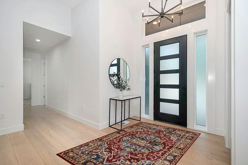 SAFAVIEH Bijar Collection 5'3" x 7'6" Red / Royal BIJ605R Traditional Oriental Distressed Non-Shedding Living Room Bedroom Dining Home Office Area Rug in Modern White Entryway