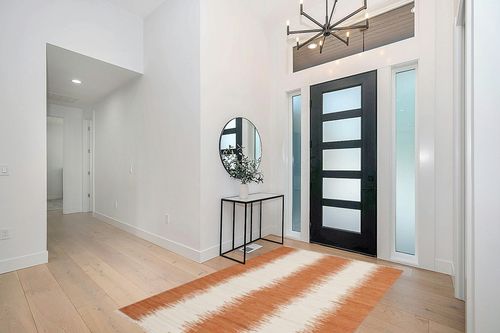SAFAVIEH Montauk Collection Area Rug - 5' x 8', Orange, Handmade Stripe Fringe Cotton, Ideal for High Traffic Areas in Living Room, Bedroom (MTK751C) in Modern White Entryway