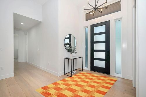 SAFAVIEH Montauk Collection Area Rug - 5' x 8', Yellow & Orange, Handmade Fringe Cotton, Ideal for High Traffic Areas in Living Room, Bedroom (MTK721C) in Modern White Entryway