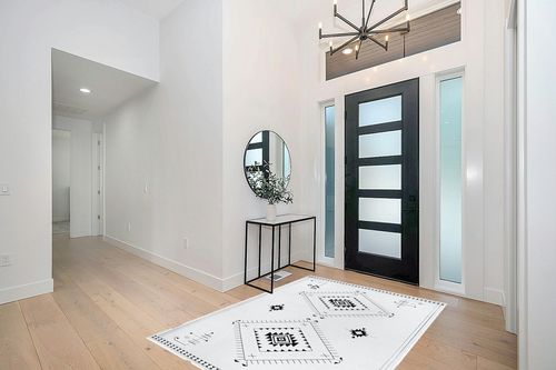 Lahome Washable Aztec 5x7 Bedroom Rug in Modern White Entryway