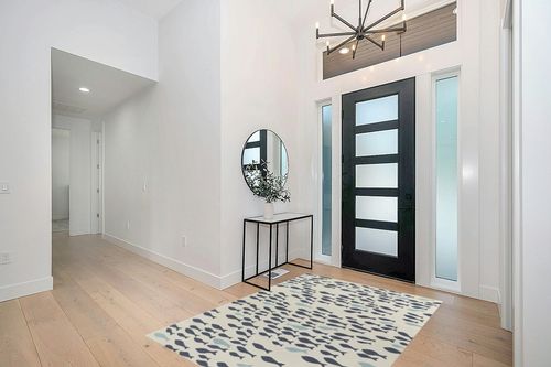 Mossley Cream/Navy/Blue Area Rug Sand & Stable Rug Size: Rectangle 5'3" x 7' in Modern White Entryway