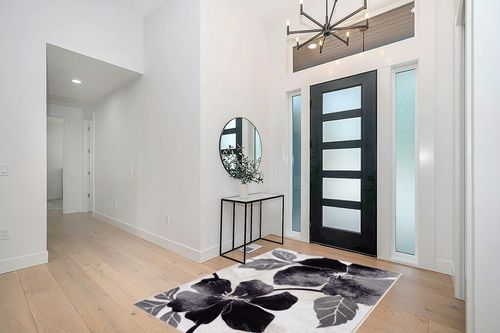 CAMILSON Solana Modern Floral 5x7 Area Rugs Non-Skid (Non-Slip) Rubber Backing Black and White Flowers Indoor Rug (5x7, Black White) in Modern White Entryway