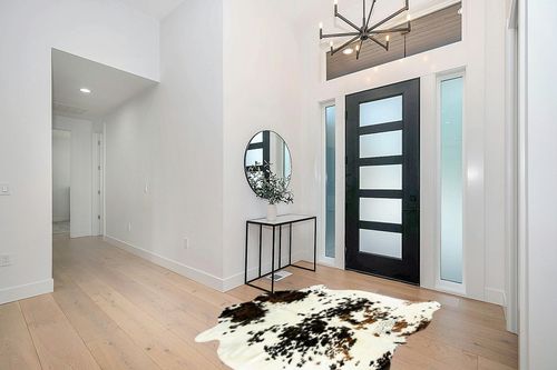 HIDES BAZAAR Light Tricolor Cowhide Rug, Premium Quality Genuine Leather Cow Hide, White, Brown and Black Color Mix Area Rug (5x7 ft) in Modern White Entryway