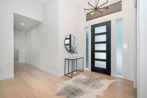 Loloi II Bryce Collection BZ-07 Pewter/Gold, Contemporary 5' x 6'-6" Area Rug in Modern White Entryway