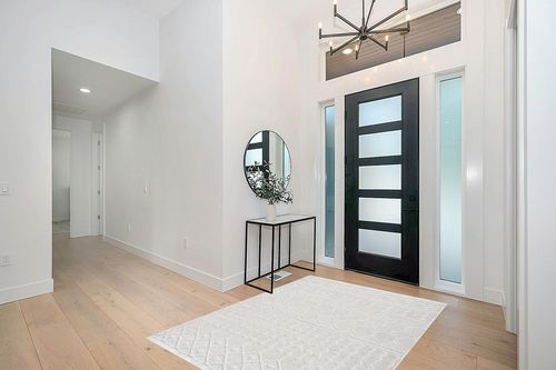 Hauteloom Broadway Collection Living Room Area Rug - Moroccan Trellis Farmhouse - High Low Fringe Carpet - White, Cream - 5'3" x 7'3" in Modern White Entryway