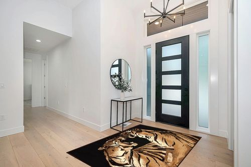 United Weavers of America Legends Collection Double Tigers Rug, 5'3" by 7'2" in Modern White Entryway