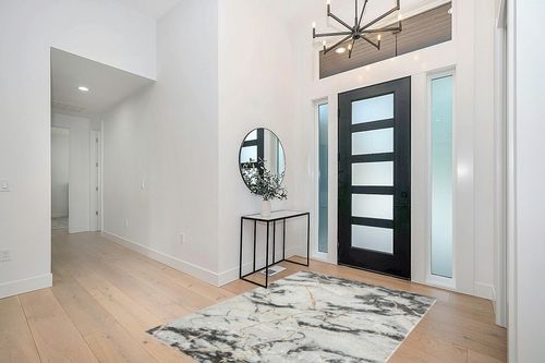 LUXE WEAVERS Ivory Gold 5x7 Marble Abstract Area Rug in Modern White Entryway