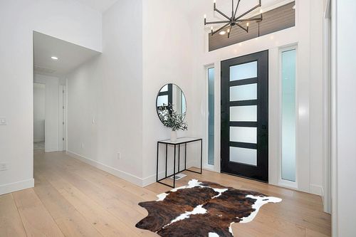 bonanza leathers Genuine Cowhide Rug Tricolor Brindle Size S/L/XL 5X6/6X7/7X8 FT (7X8) in Modern White Entryway