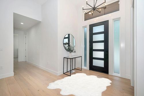 nuLOOM Deonna Faux Sheepskin Shag Area Rug, 5' 3" x 6', White in Modern White Entryway