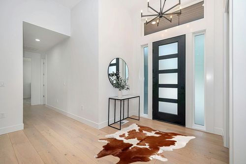 Brown and White Cowhide Rug Natural Cow Skin Cow Hide Leather Area Rug Hair On, 5 ft X 6 ft Premium Brown White Large in Modern White Entryway