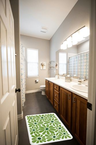 SHIYUE Green Bathroom Rugs Bath Mat, Microfiber Fluffy Soft Floor Mats for Bathroom, Non-Slip and Waterproof Back Soft Bathmat, for Indoor Shower Bathtub Decoration (Cute Floral 21x30in) in Wooden and Grey Bathroom