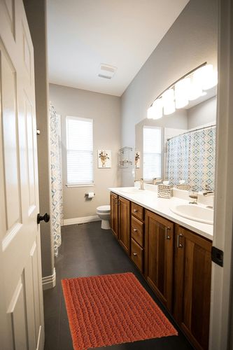 FLOLEOPA Luxury Chenille Burnt Orange Bathroom Rugs Bath Mats Sets, Extra Soft and Absorbent Bathroom Rugs Non Skid Machine Wash Dry Bath Mats（32"x20" Plus 17"x24"） in Wooden and Grey Bathroom