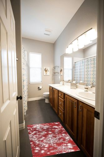 Christmas Rugs Fluffy Bath Rugs, Christmas Background with Snowflakes Red Bathroom Rug Kitchen Rug Soft Fuzzy Mat Carpet ShaggyShower Rug Water Absorbent in Wooden and Grey Bathroom