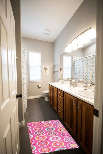 Retro Pink Flower Hearts Bathroom Rugs Fluffy Absorbent Bath Mat Machine Washable Soft Microfiber Shaggy Kitchen Mat Non Slip Carpet Runner for Kitchen Bathroom Bathtub Accessories Decor in Wooden and Grey Bathroom