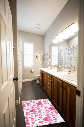 Pink Hearts Valentine's Day Bathroom Rugs Fluffy Absorbent Bath Mat Machine Washable Soft Microfiber Shaggy Kitchen Mat Non Slip Carpet Runner for Doorway Porch Kitchen Bathroom Farmhouse in Wooden and Grey Bathroom