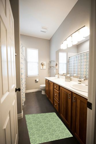 Vintage Ornate Green Leaf Plush Shag Bath Rugs Geometric Leaves Tile Soft Fluffy Floor Doormat Carpet,Non-Slip Door Mats for Living Room Bedroom Kitchen Entryway Christmas Day in Wooden and Grey Bathroom