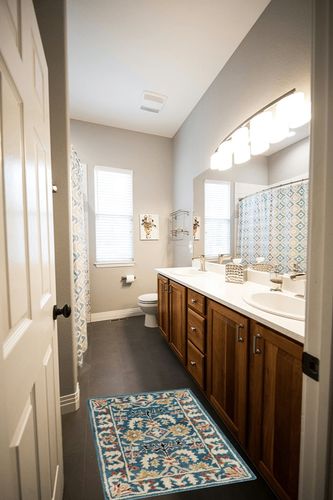 SAFAVIEH Antiquity Collection 2' x 3' Dark Blue/Multi AT64B Handmade Traditional Oriental Premium Wool Accent Rug in Wooden and Grey Bathroom