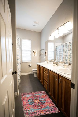 Wonnitar Boho Bathroom Rug,Washable 2x3 Small Bath Mat,Vintage Soft Kitchen Sink Mat,Non-Slip Floral Entry Way Rug,Low-Pile Indoor Accent Carpet for Bedside Entrance Laundry,Hot Pink in Wooden and Grey Bathroom