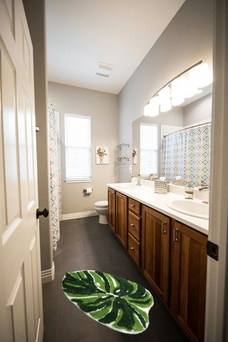 Amorstra Cute Bath Mat, Cool Green Monstera Leaf Rugs, Soft Tufted Plant Bathroom Rugs Non Slip & Machine Washable - 24"x32" in Wooden and Grey Bathroom