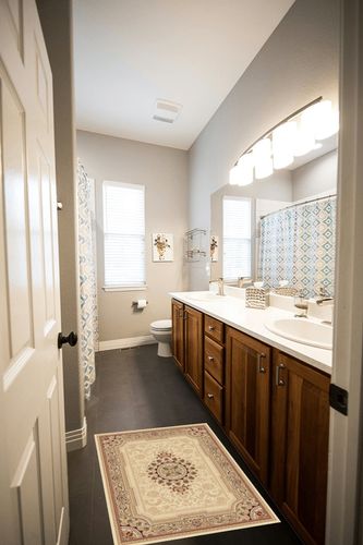 Jayden Traditional Oriental Ivory Scatter Mat Rug, 2' x 3' in Wooden and Grey Bathroom