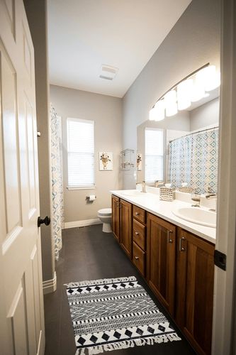 USTIDE Cotton Rug Black&Cream Boho Rag Rug Washable Farmhouse Bath Tassel Rug Doormat Hand Woven Fringe Rug Chindi Rug 2’×3’ in Wooden and Grey Bathroom